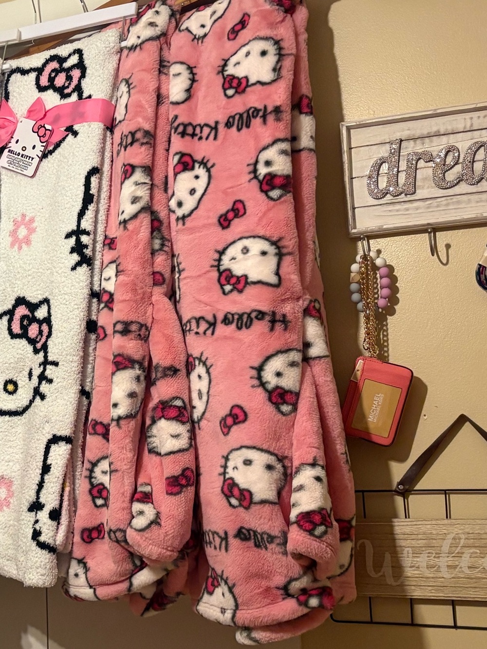 Hello Kitty Pink & White Plush Blanket - Cute Bow Accents